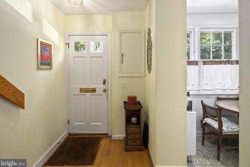 2822 Olive St, Washington, DC 20007-3327