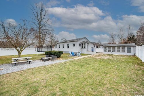329 Park Ave, Babylon NY  11702-2024 exterior