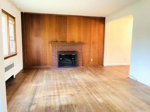 601 8th Ave, New Hyde Park NY  11040-5405 exterior