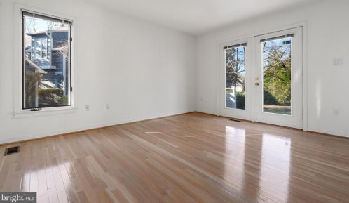 12015 Walnut Branch Rd, Herndon VA  20194-5616 exterior