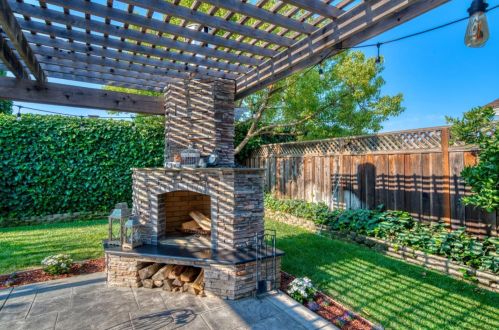 1110 Peterson Dr, Gilroy, CA 95020-3849