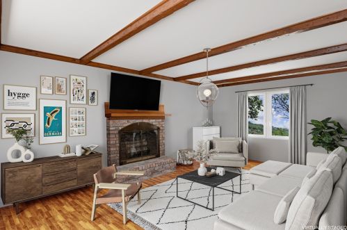 11 Ormond Ave, Oakdale, NY 11769-2305