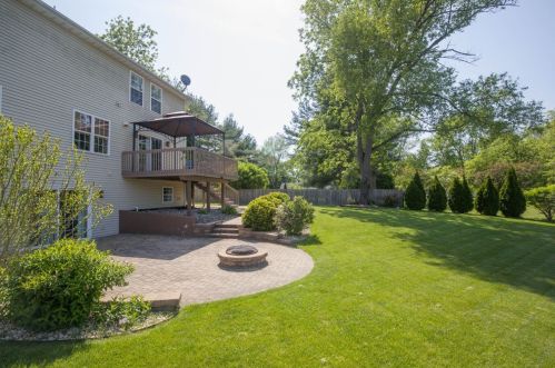 2656 Calaveras Dr, Valpo, IN 46385-5379