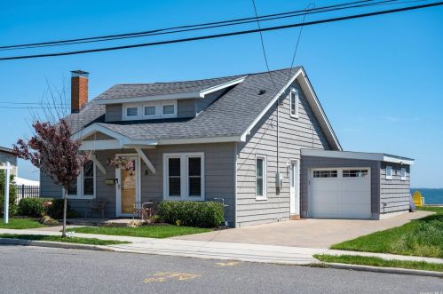 8 Grandview Dr, Blue Point, NY 11715-2108