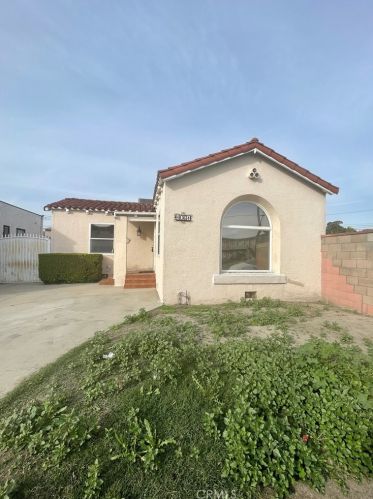 1061 Market St, Long Beach, CA 90805-6056