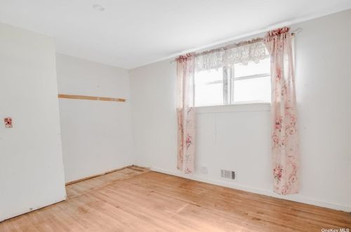 812 Larkfield Rd, Elwood NY  11731-6503 exterior