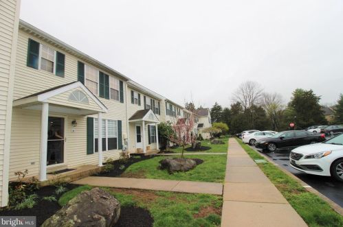 6 Village Dr, Collegeville, PA 19473-1776