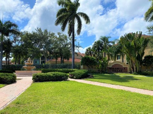 420 Villa Cir, Boynton Beach FL  33435-8911 exterior
