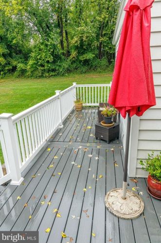 141 Kitty Knight Dr, Southampton PA 18966-1130 exterior