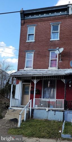 1146 Derry St, Harrisburg, PA 17104-1022