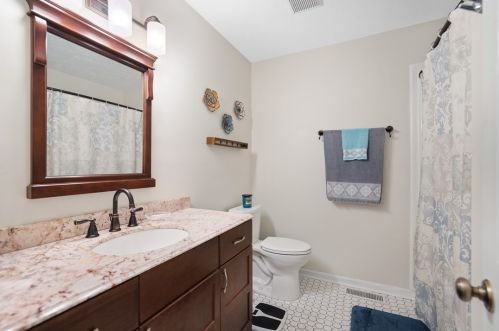 7044 Clubview Dr, Bridgeville PA  15017-1097 exterior