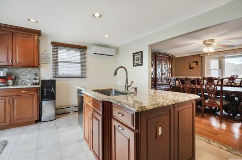 4 Rustic Gate, Panamoka NY  11961-2125 exterior