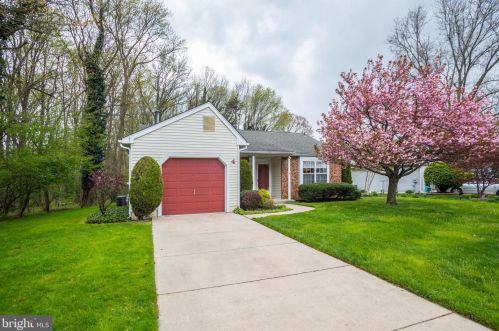 4 Kelly Dr, West Deptford, NJ 08096-6709