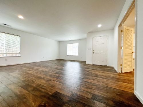 1043 Ruess Rd, Ripon, CA 95366-9544