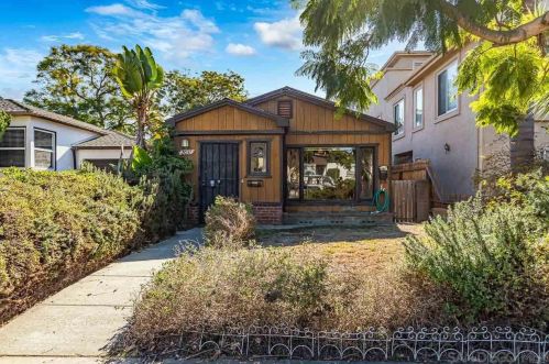 2037-39 Felspar St, San Diego, CA 92109-3551