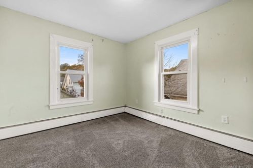 15 Kinney Ave, Norwich CT  06360-6209 exterior