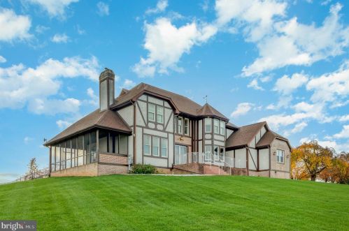 11 Thrush Dr, Carlisle PA  17015-7653 exterior