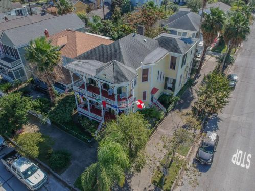 1627 Church St, Galveston, TX 77550-4819