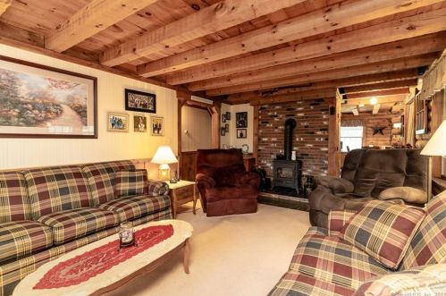 63 Red Oak Hill Rd, Farmington CT  06032-2201 exterior