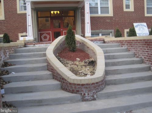 1327 Euclid St, Washington, DC 20009-4813