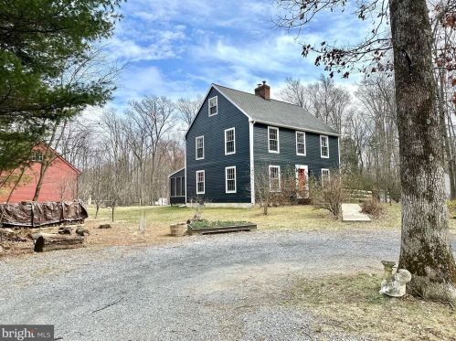 8755 Jones Rd, Slatington, PA 18080-4330