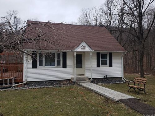 208 Clove Rd, Salisbury Mills, NY 12577-5224