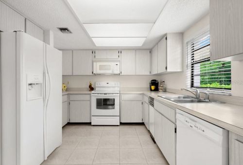 100 Lisa Ln, Oldsmar FL  34677-2369 exterior