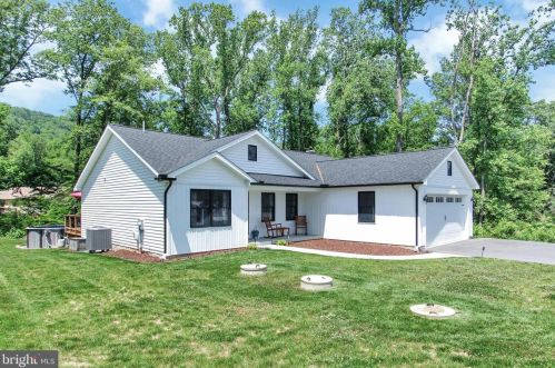 681 Jacks Mountain Rd, Charnita, PA 17320-8270
