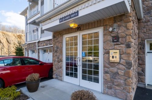 95 Quarry Dr, West Paterson, NJ 07424-4272