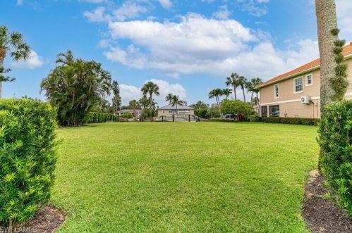 446 Bayside Ave, Naples FL 34108-2314 exterior