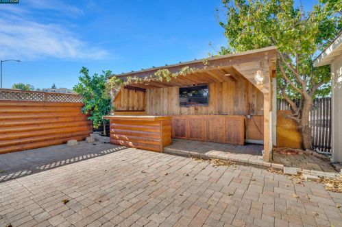 616 Bounty Dr, West Pittsburg CA  94565-2962 exterior