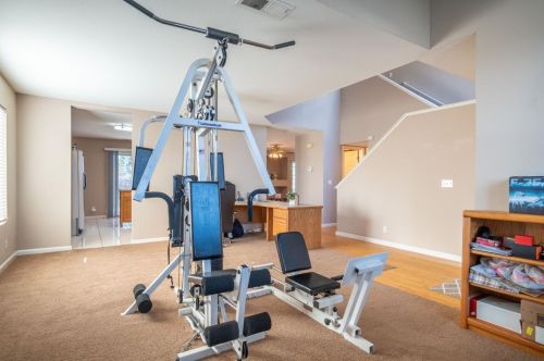 2070 Carousel Dr, Hollister CA  95023-5665 exterior
