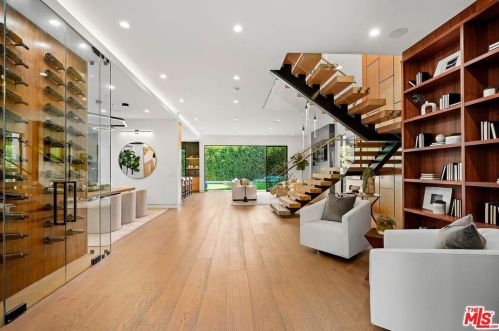 4846 Tyrone Ave, Van Nuys CA  91423-2322 exterior