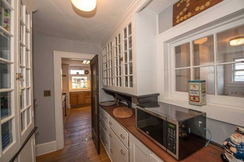 83 Thompson Ave, Babylon NY  11702-3404 exterior