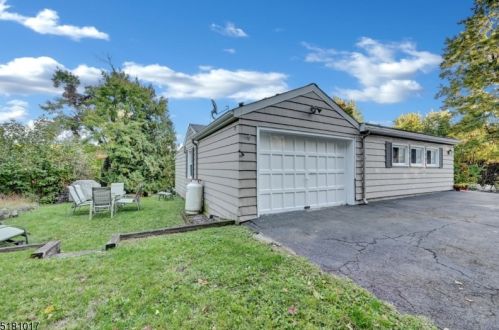 6 Longview Rd, West Milford Lakes, NJ 07480-3716