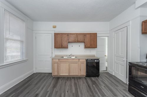 235 Emming St, Cincinnati OH 45219-1464 exterior