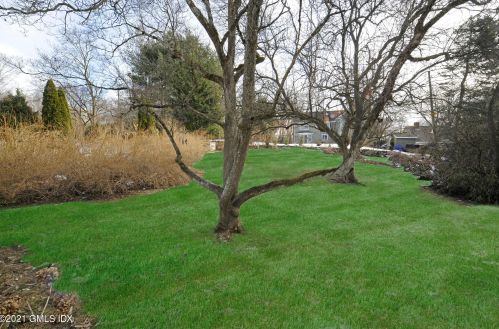 24 Bayside Ter, Riverside, CT 06878-1617