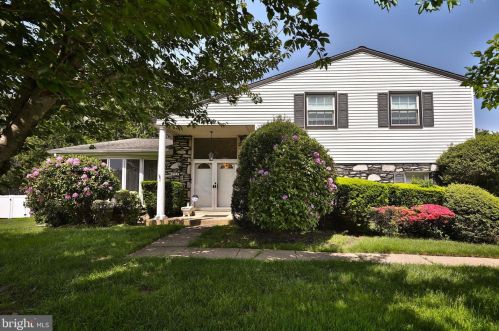 853 Barnswallow Ln, Huntingdon Valley, PA 19006-2110