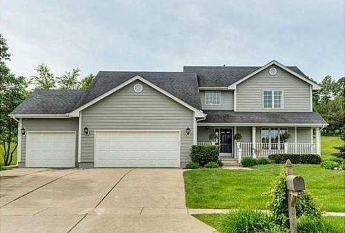 705 Scenic Valley Dr, Indianola, IA 50125-1071