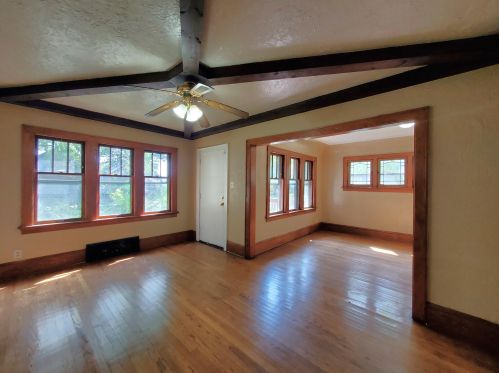 4921 36th St, Milwaukee, WI 53221-2524