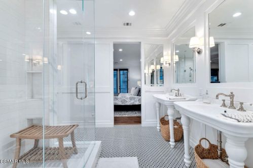 820 Mandalay Bch Rd, Oxnard CA 93035-1078 exterior