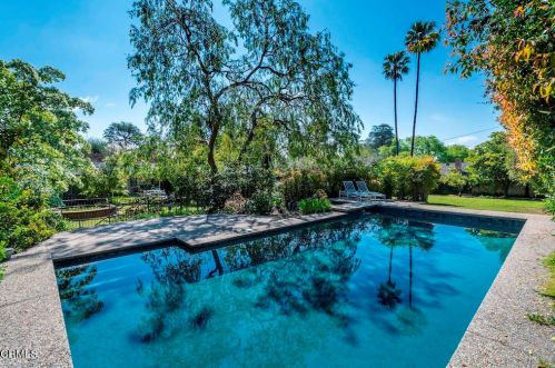 4815 Gould Ave, La Canada CA  91011-2631 exterior