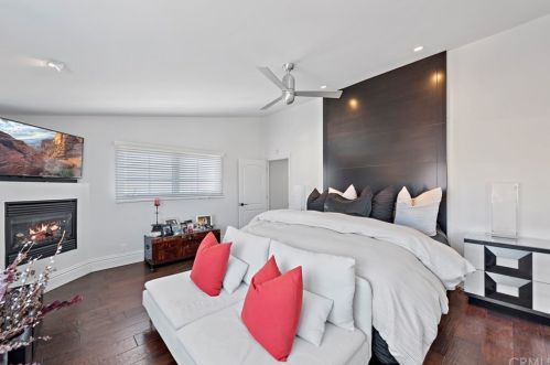 138 Via Undine, Newport Beach, CA 92663-5515