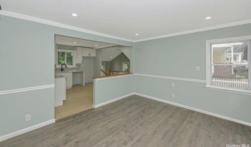 33 Smith St, Amityville NY  11701-1737 exterior