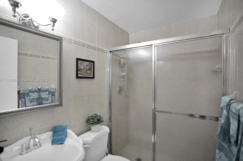 7215 15th Ave, Hialeah FL  33014-3805 exterior