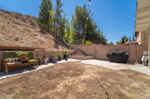 29000 Gladiolus Dr, Santa Clarita CA  91387-1828 exterior