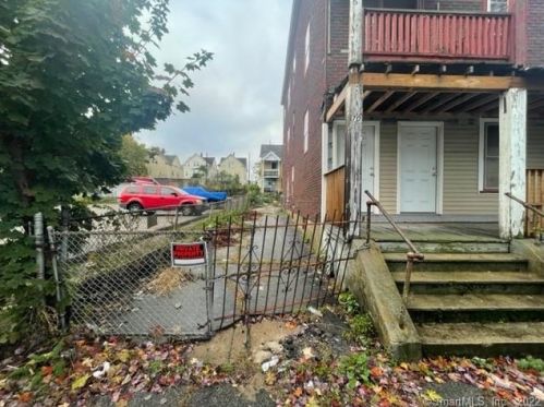 70 Ward St, Waterbury CT  06704-3632 exterior