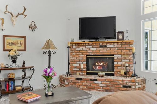 408 Calle Manzana, Bakersfield CA 93314-4247 exterior