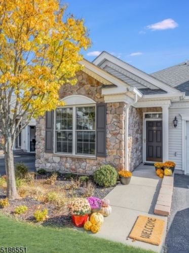 102 Quarry Dr, West Paterson NJ  07424-4255 exterior