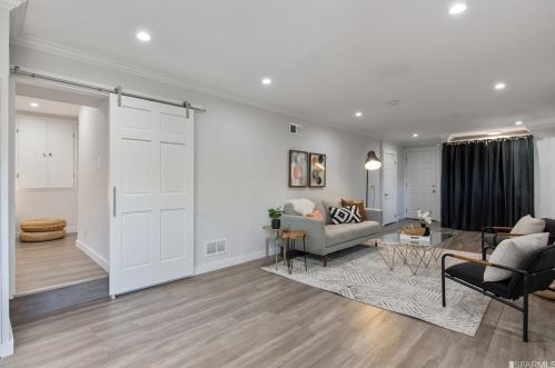 9411 Castlewood St, Oakland CA 94605-4415 exterior